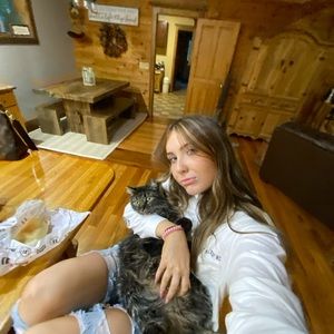 Meet your Posher, Avery